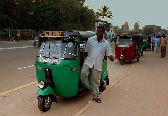 tuk-tuk-taxi-sri-lanka Tuk Tuk Taxi in Sri Lanka photo by: calflier001 [CC BY-SA 2.0 (https://creativecommons.org/licenses/by-sa/2.0)]